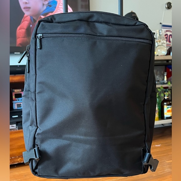 backpack - Picture 3 of 9